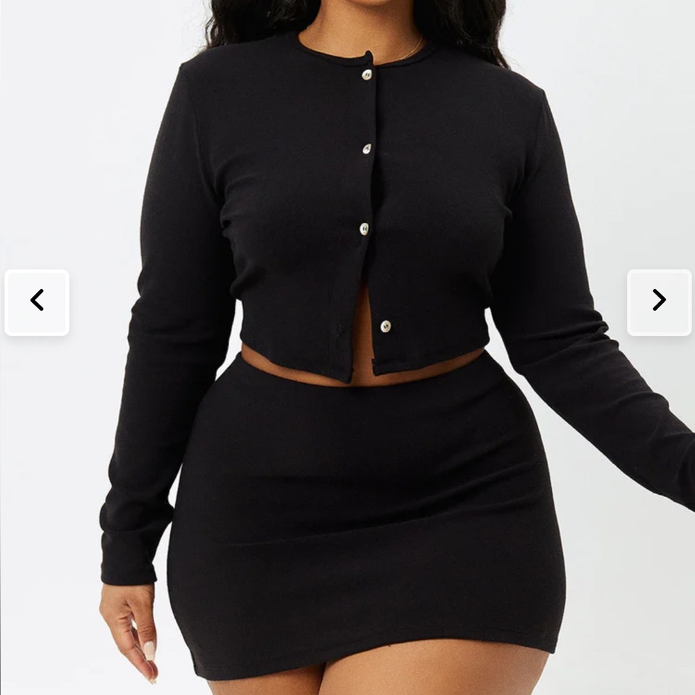 Frankie’s bikinis Windward skirt - black size medium NWT